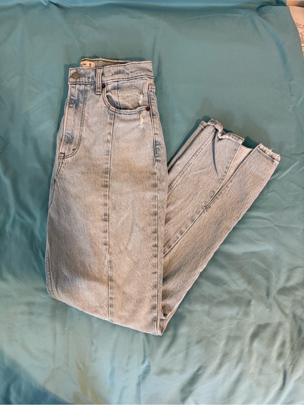 Abercrombie & Fitch 90s Straight Ultra High-Rise Jeans with Split Hem